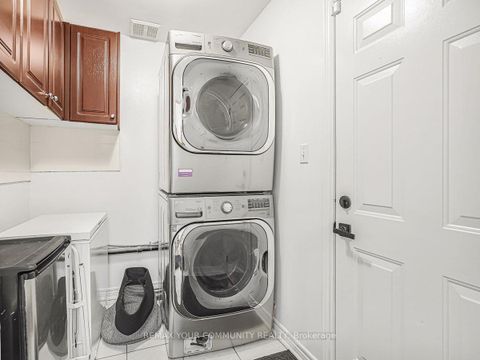 Photo 7 at 563 Mulock Court, College Manor, Newmarket