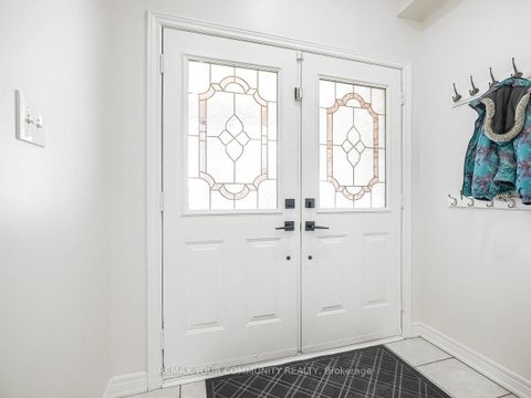 Photo 8 at 563 Mulock Court, College Manor, Newmarket