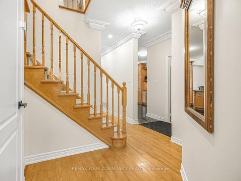 Photo 9 at 563 Mulock Court, College Manor, Newmarket