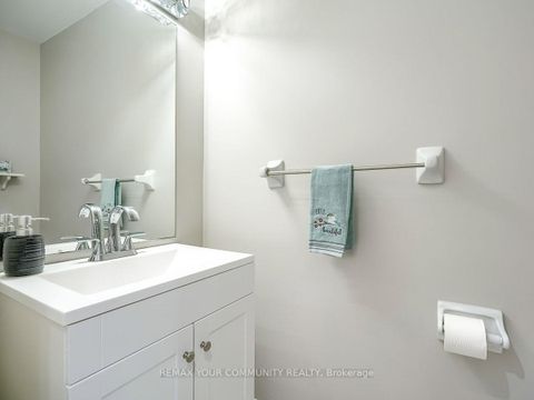 Photo 10 at 563 Mulock Court, College Manor, Newmarket