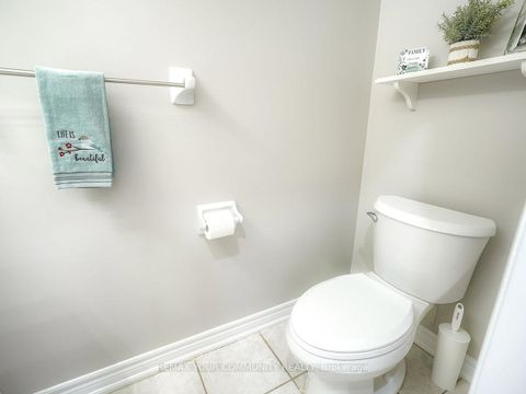 Photo 11 at 563 Mulock Court, College Manor, Newmarket