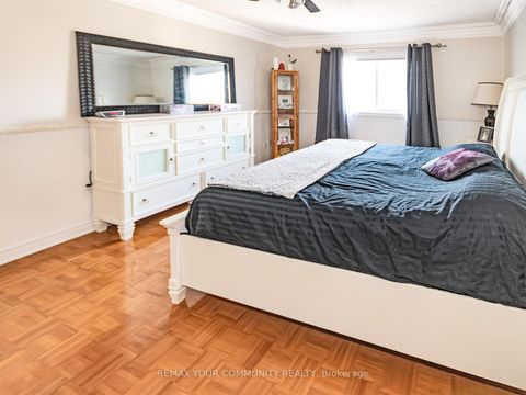 Photo 13 at 563 Mulock Court, College Manor, Newmarket