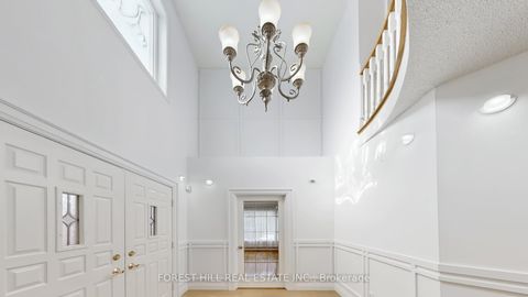 Photo 2 at 47 Edenbridge Drive, Beverley Glen, Vaughan