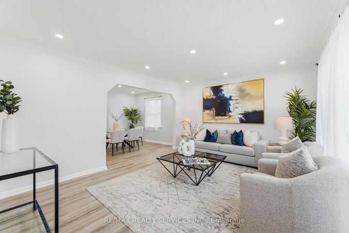 Photo 5 at 6 Bonnyview Drive, Queensway, Toronto