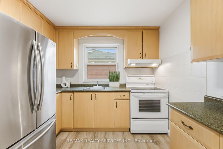 Photo 13 at 6 Bonnyview Drive, Queensway, Toronto