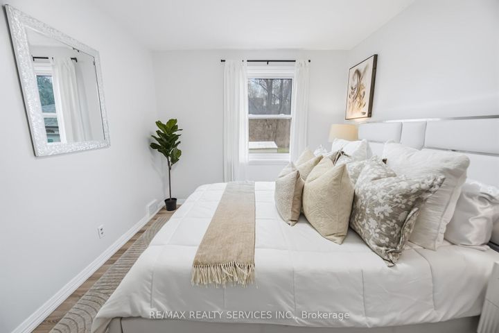 Photo 17 at 6 Bonnyview Drive, Queensway, Toronto