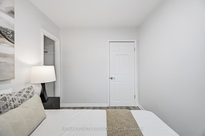 Photo 22 at 6 Bonnyview Drive, Queensway, Toronto