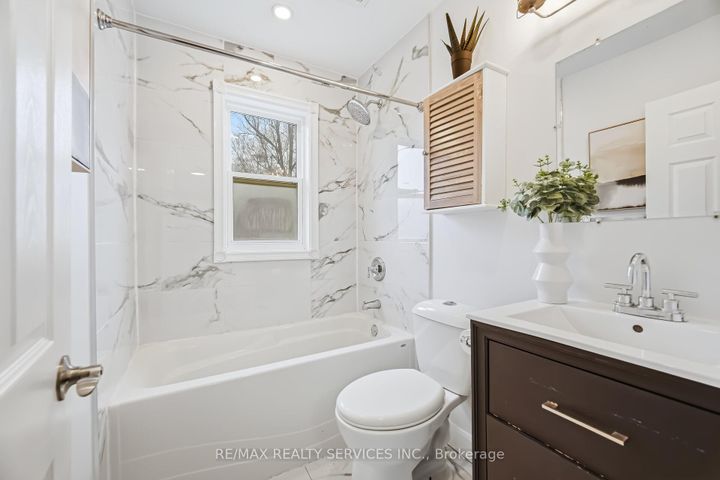 Photo 23 at 6 Bonnyview Drive, Queensway, Toronto
