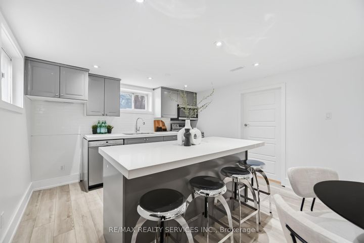 Photo 33 at 6 Bonnyview Drive, Queensway, Toronto