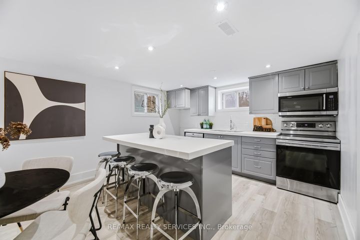 Photo 34 at 6 Bonnyview Drive, Queensway, Toronto