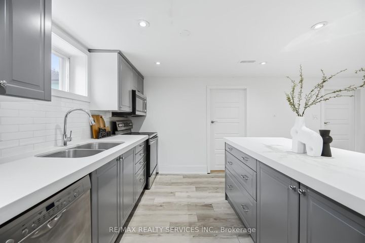 Photo 36 at 6 Bonnyview Drive, Queensway, Toronto