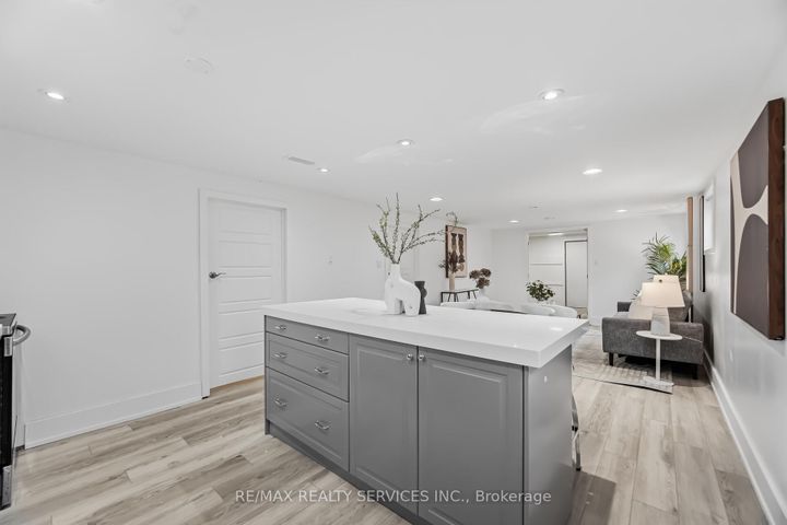 Photo 37 at 6 Bonnyview Drive, Queensway, Toronto