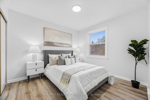 Photo 19 at 6 Bonnyview Drive, Queensway, Toronto