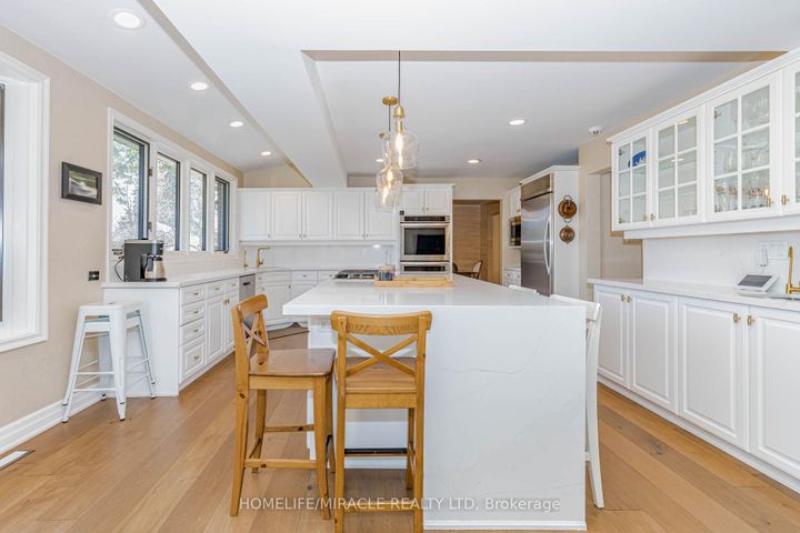 Photo 19 at 253 McCraney Street W, CP College Park, Oakville