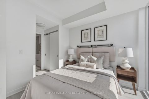 Photo 10 at 1001 - 185 Alberta Avenue, Oakwood Village, Toronto