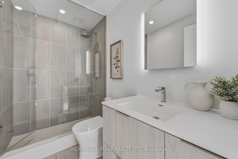 Photo 12 at 1001 - 185 Alberta Avenue, Oakwood Village, Toronto