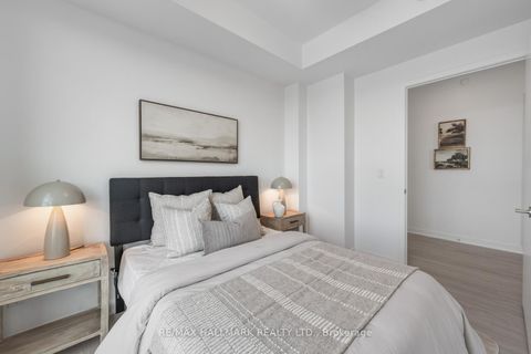 Photo 15 at 1001 - 185 Alberta Avenue, Oakwood Village, Toronto