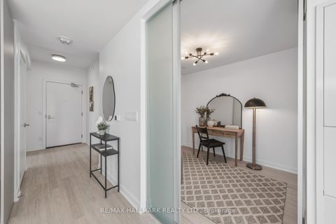 Photo 16 at 1001 - 185 Alberta Avenue, Oakwood Village, Toronto