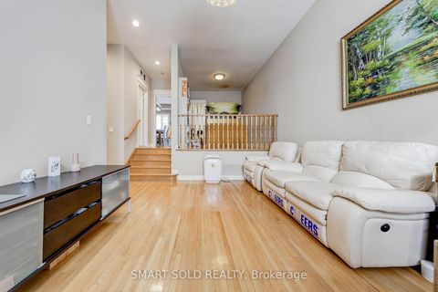 Photo 3 at 84 - 190 Harding Boulevard W, North Richvale, Richmond Hill