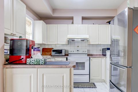 Photo 7 at 84 - 190 Harding Boulevard W, North Richvale, Richmond Hill