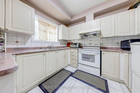 Photo 8 at 84 - 190 Harding Boulevard W, North Richvale, Richmond Hill