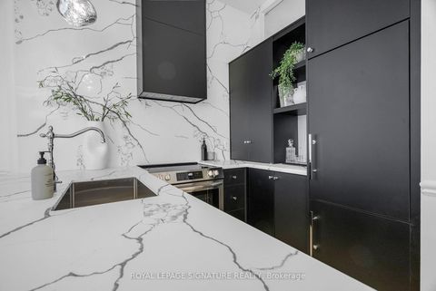 Photo 4 at 403 - 700 King Street W, Niagara, Toronto