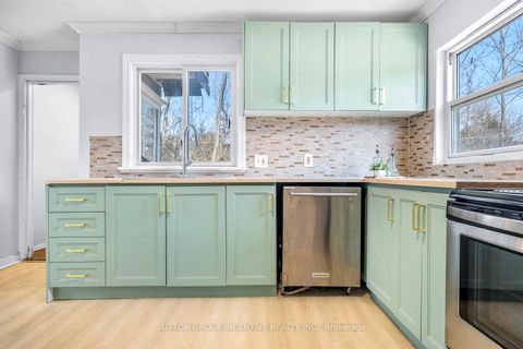 Photo 25 at 300 Metro Road N, Historic Lakeshore Communities, Georgina