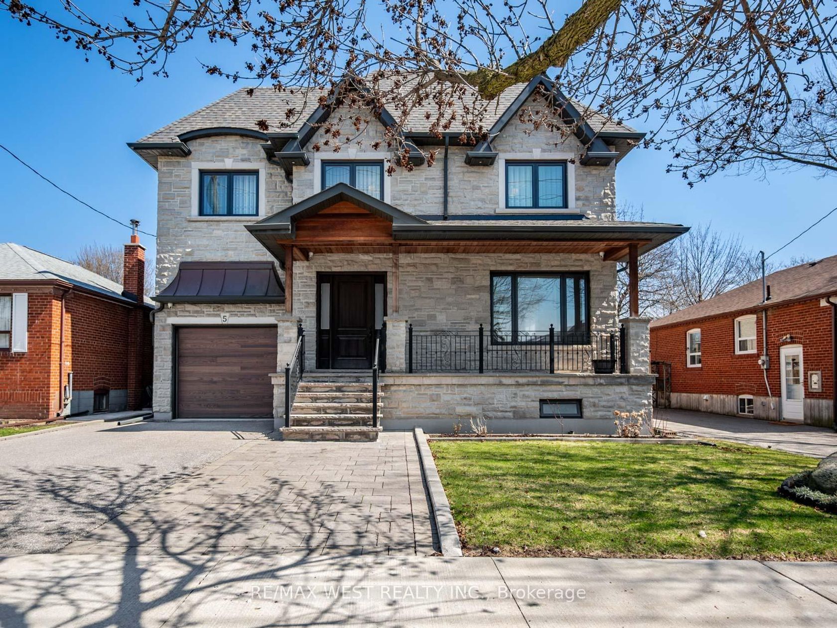 5 Paula Boulevard, Alderwood, Toronto photo number 2