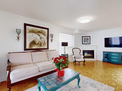 Photo 2 at 55 Hollybush Drive, Maple, Vaughan