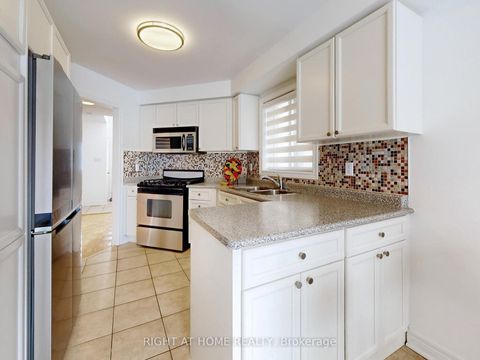 Photo 5 at 55 Hollybush Drive, Maple, Vaughan