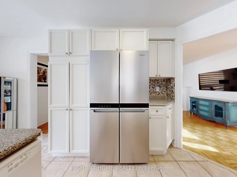 Photo 7 at 55 Hollybush Drive, Maple, Vaughan