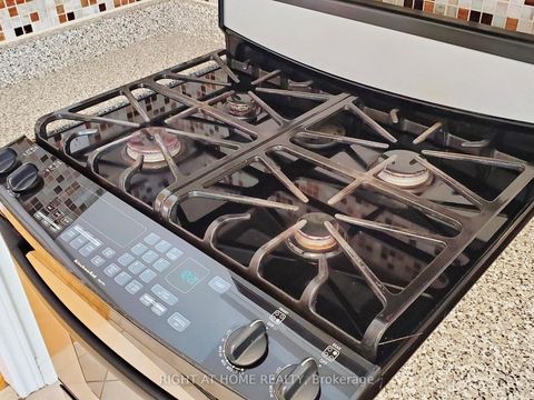 Photo 8 at 55 Hollybush Drive, Maple, Vaughan