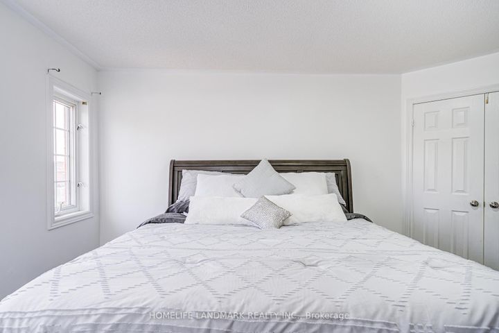 Photo 25 at 24 Willow Trail Road, Greensborough, Markham