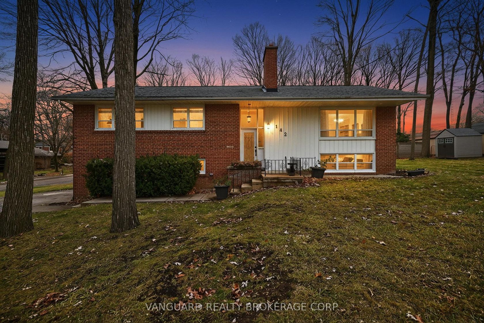 142 Beechwood Crescent, Central Newmarket, Newmarket photo number 2