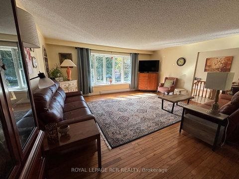 Photo 3 at 1049 Elgin Street, Leslie Valley, Newmarket