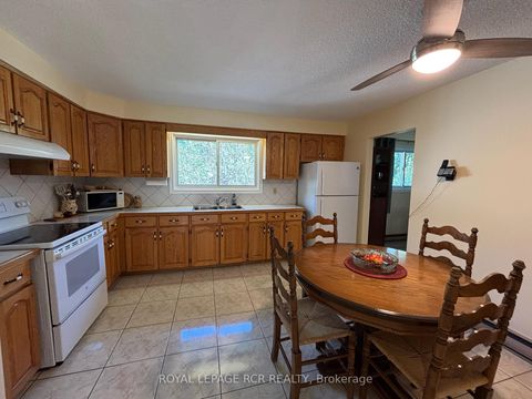 Photo 5 at 1049 Elgin Street, Leslie Valley, Newmarket