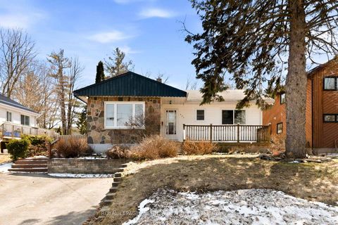 Photo 2 at 209 Cliff Road, South Shore, Barrie