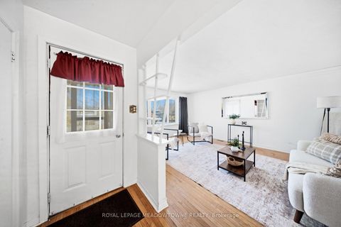 Photo 7 at 209 Cliff Road, South Shore, Barrie