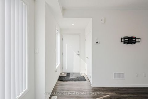 Photo 3 at 342 - 100 Honeycrisp Crescent, Vaughan Corporate Centre, Vaughan