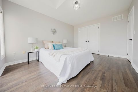 Photo 26 at 16 St Michele Place, Islington Woods, Vaughan