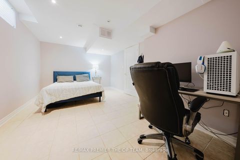 Photo 34 at 16 St Michele Place, Islington Woods, Vaughan