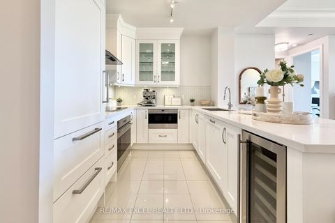 Photo 8 at 208 - 9 Stollery Pond Crescent, Angus Glen, Markham