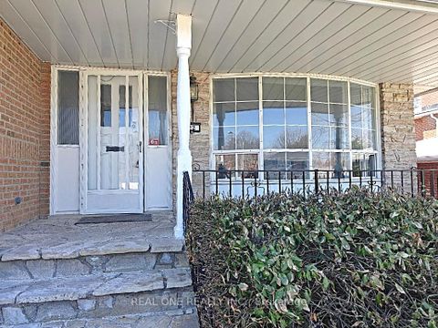 Photo 3 at 22 Kenmanor Boulevard, L'Amoreaux, Toronto