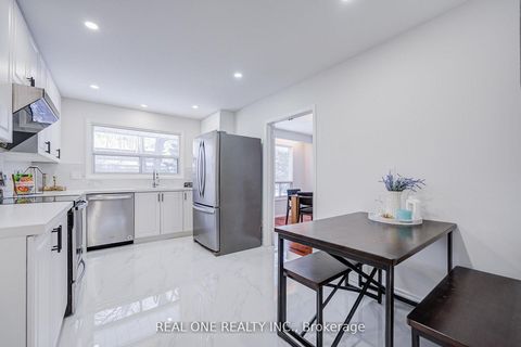 Photo 14 at 22 Kenmanor Boulevard, L'Amoreaux, Toronto