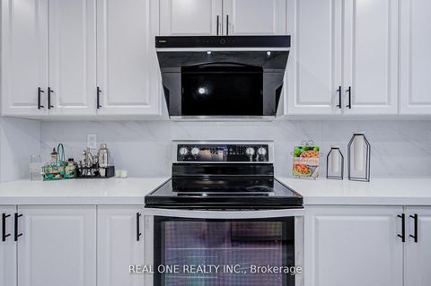 Photo 16 at 22 Kenmanor Boulevard, L'Amoreaux, Toronto