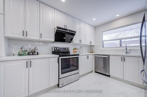 Photo 18 at 22 Kenmanor Boulevard, L'Amoreaux, Toronto