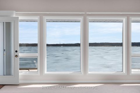 Photo 12 at 304 - 21 Kempenfelt Drive, North Shore, Barrie