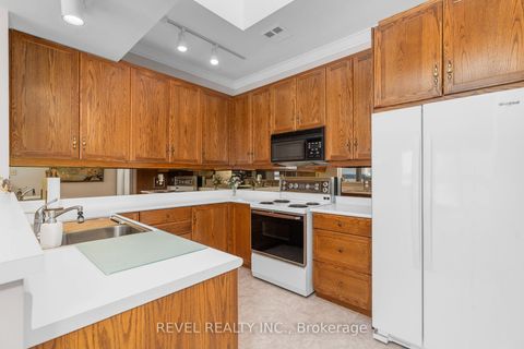 Photo 15 at 304 - 21 Kempenfelt Drive, North Shore, Barrie