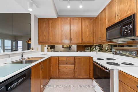 Photo 16 at 304 - 21 Kempenfelt Drive, North Shore, Barrie