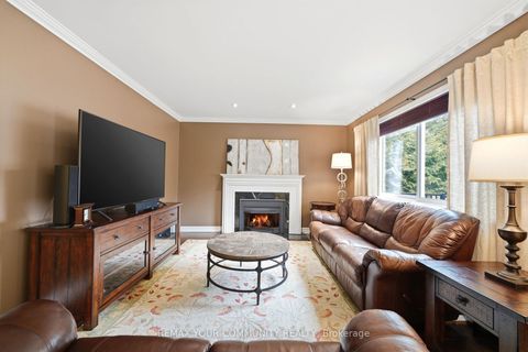 Photo 7 at 29 McGee Crescent, Aurora Highlands, Aurora